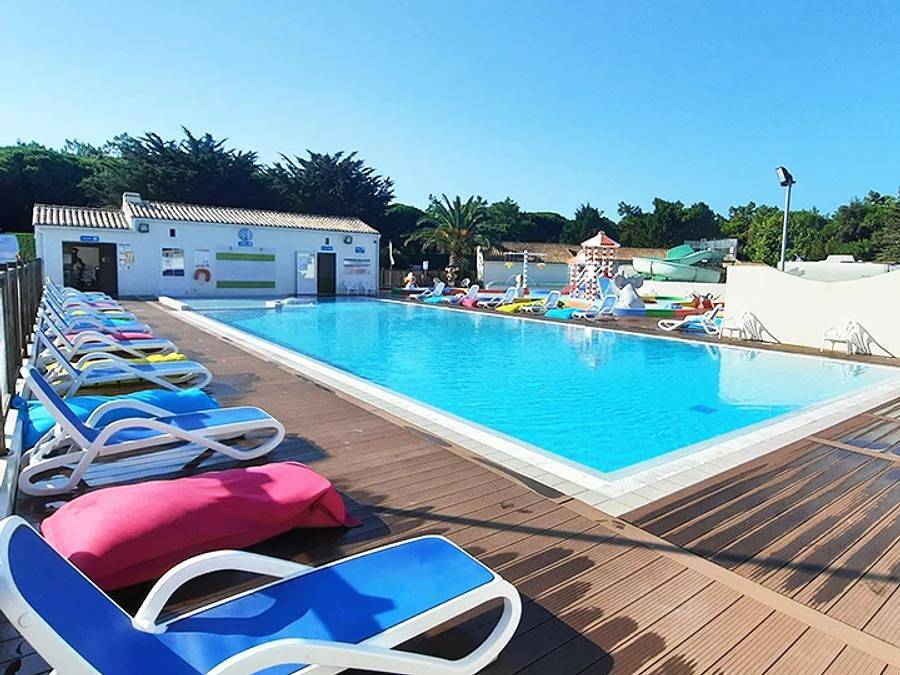Camping Val de Loire en Ré  - Mobilhome 6 personnes - Relax Tv - 2 Chambres - 4/6 pers in Le Bois-Plage-en-Ré, Île de Ré