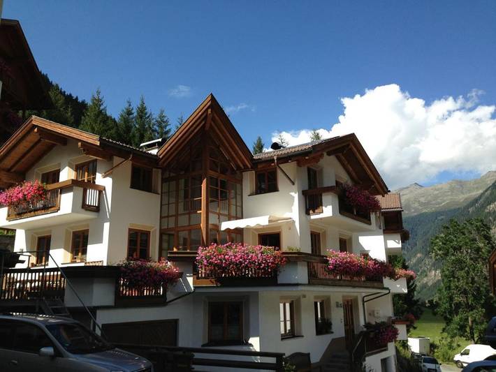 Ferienwohnung für 4 Personen, mit Sauna und Terrasse sowie Ausblick und Kinderpool, kinderfreundlich in Kaunertal
