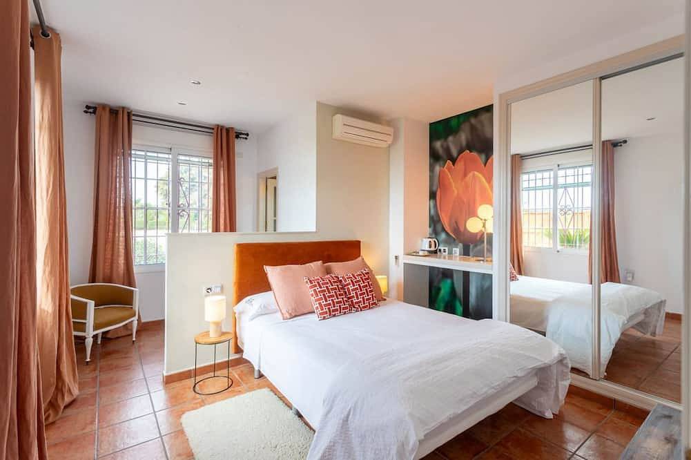 El Bancalito—A Farmhouse with a Pool for Groups in Orihuela, Costa Blanca