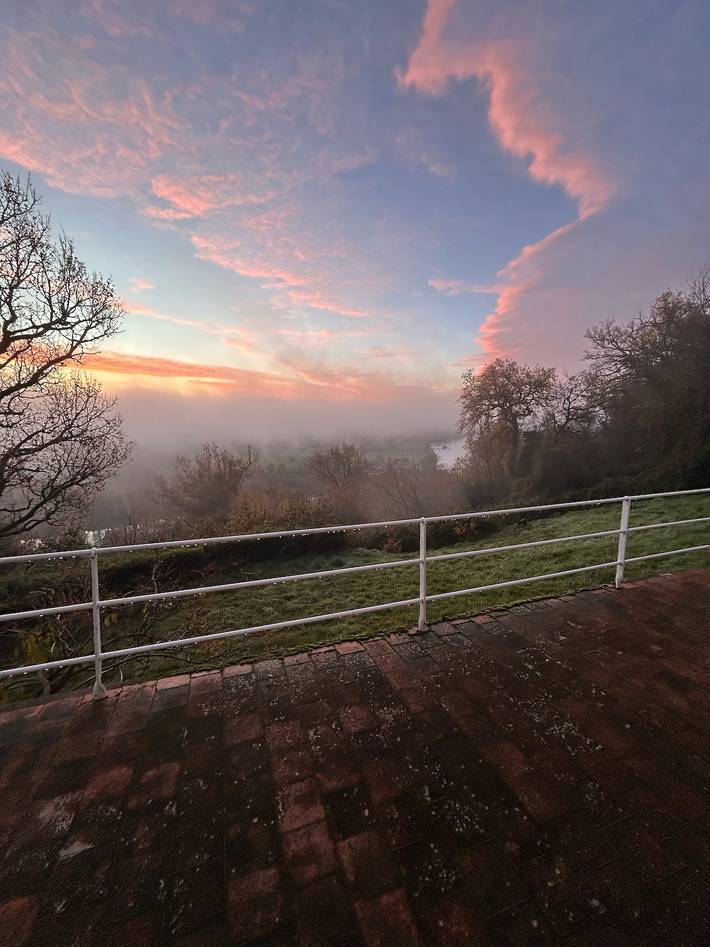 Gîte pour 11 personnes, avec jardin et terrasse à Queaux