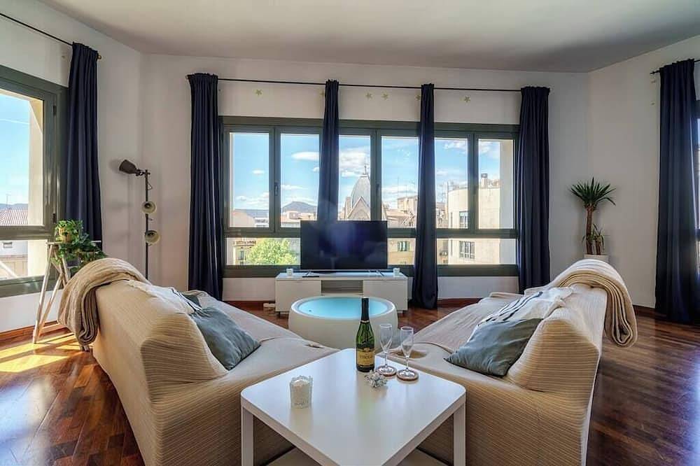 Entire apartment, Modern loft with the best views of the city in Manresa, Pla de Bages DO