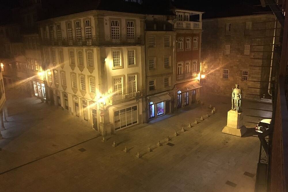 Apartamento na Praça Dom Duarte, 3º Andar com Varanda, foto 12