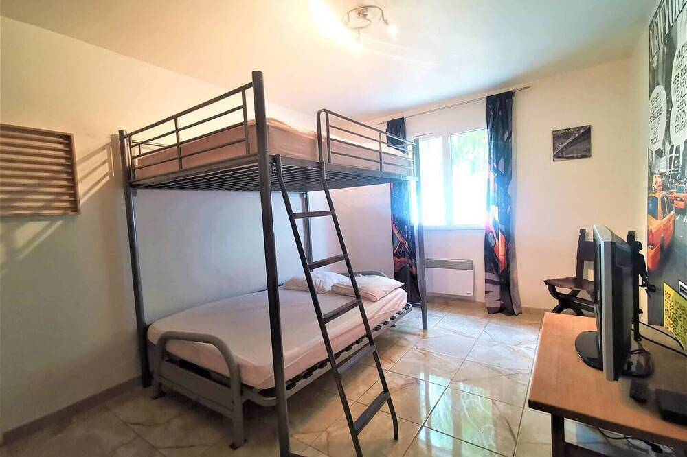 Beautiful air-conditioned villa with all comforts, private swimming pool with cascading rock,... in Elne, Côte d'Améthyste