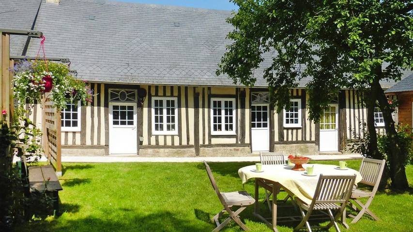 Location de vacances pour 6 personnes, avec jardin à Crasville-la-Rocquefort