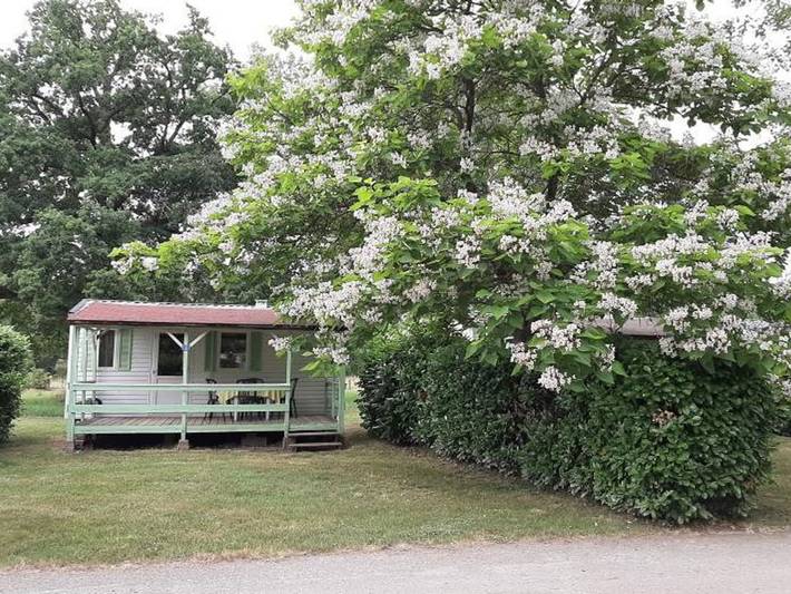 Camping pour 4 personnes, avec piscine dans Région de Besse-et-Saint-Anastaise