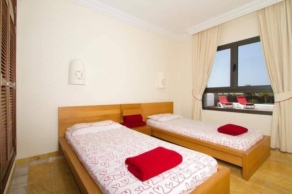 Stunning 3 bed 2 bath Villa with Private heated Pool in Montaña Roja, Yaiza