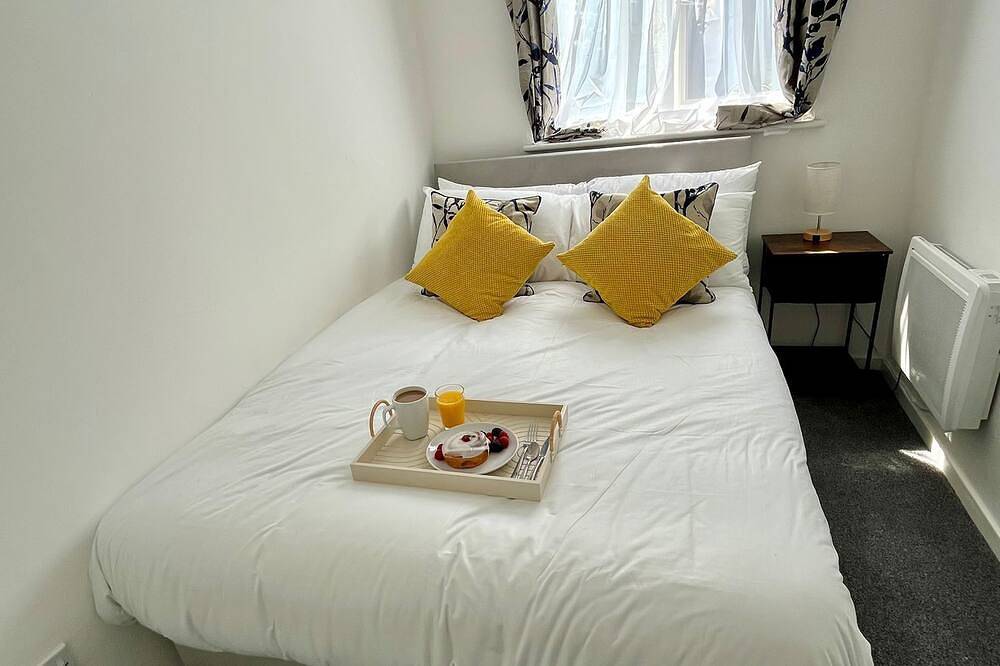 Entire apartment, St Andrews Gardens – Modern 2-Bed Flat with Town Views & Parking in Colchester in Colchester, Essex