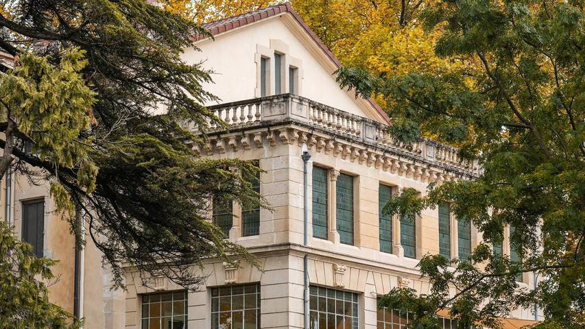 Hôtel pour 2 personnes, avec jacuzzi et piscine ainsi que jardin et sauna