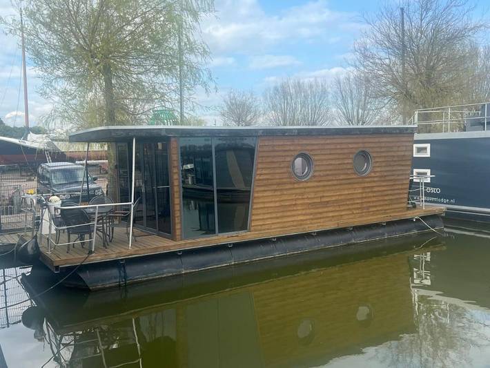 Bateau pour 2 personnes, avec terrasse et vue sur le lac dans Monnickendam