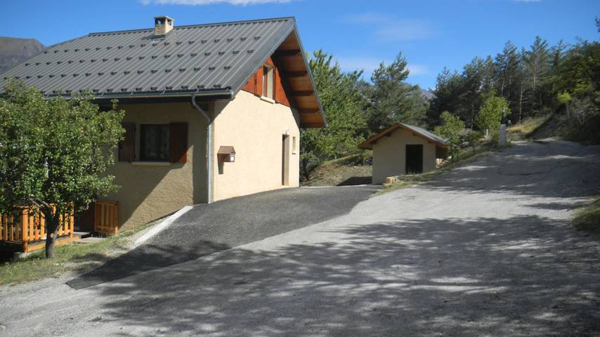 Chalet pour 8 personnes, avec balcon et jardin dans les Alpes-de-Haute-Provence - 2