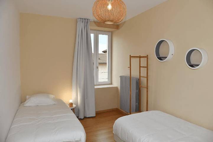 Location de vacances pour 7 personnes, avec balcon ainsi que piscine et jardin à La Côte-Saint-André - 3