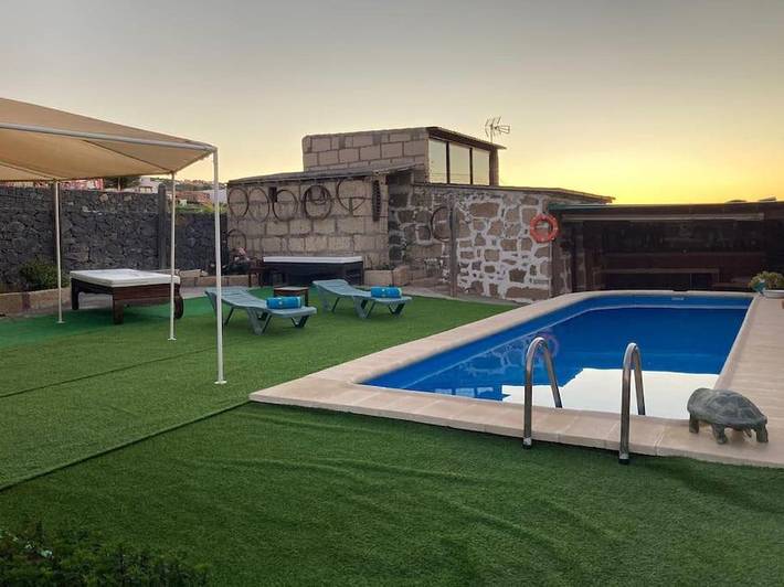 Ferienhaus für 4 Personen, mit Terrasse und Garten sowie Pool und Ausblick in Tamaide