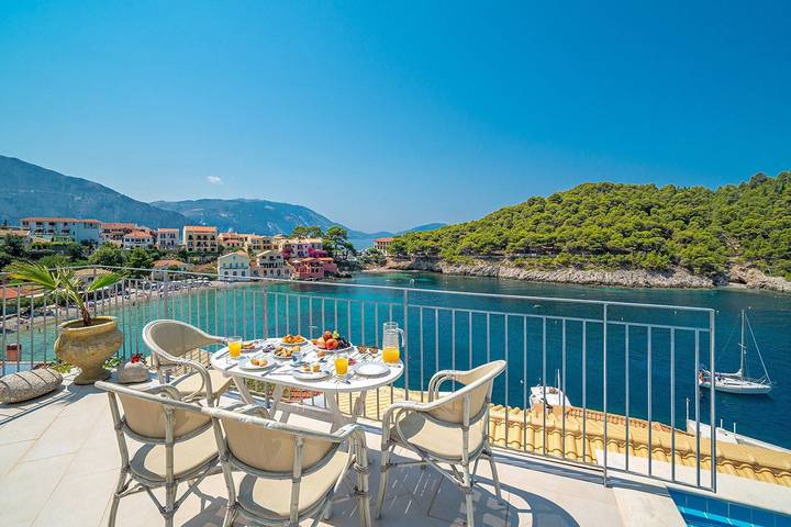 Location de vacances pour 4 personnes, avec terrasse ainsi que piscine et vue sur l’océan dans Άσος - 3