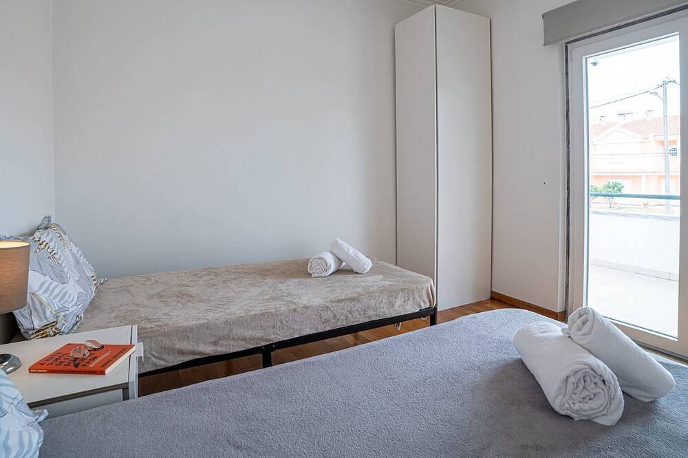 Lovely Aroeira Villa | 3 Bedrooms | Villa Martha | Pleasant Pool Area | Great for Families in Corroios, Halbinsel von Setúbal