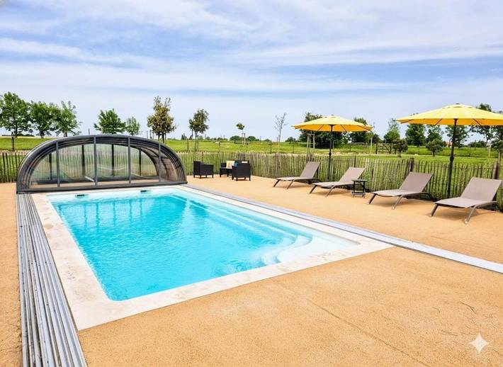 Maison d’hôte pour 10 personnes, avec piscine ainsi que jardin et terrasse