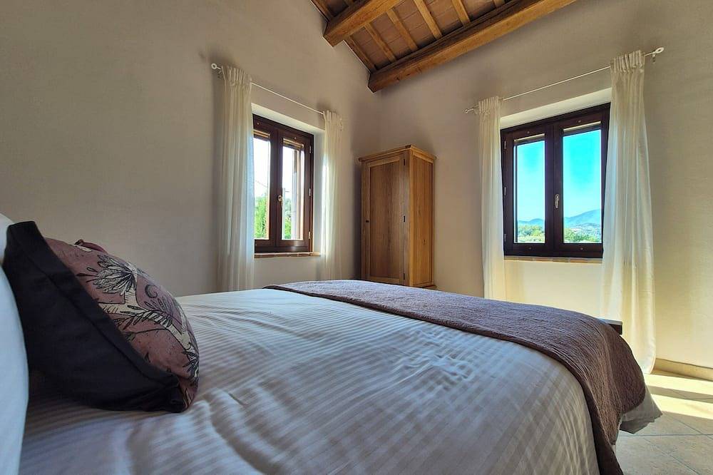 Entire apartment, *New 2025* Apartment perfect for those seeking Italian charm and tranquillity in Castiglione Messer Raimondo, Gran Sasso