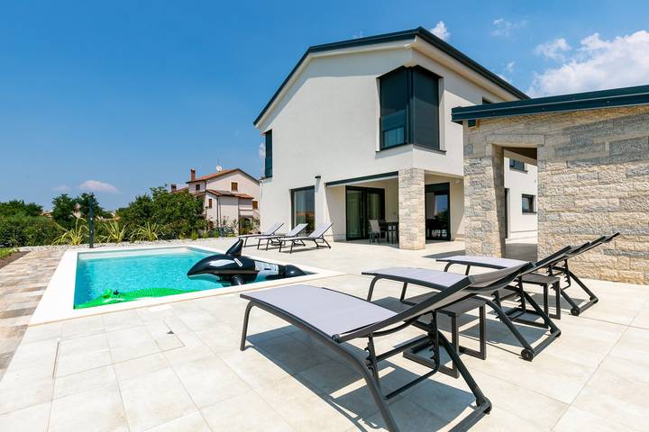 Ferienhaus für 6 Personen, mit Garten und Pool