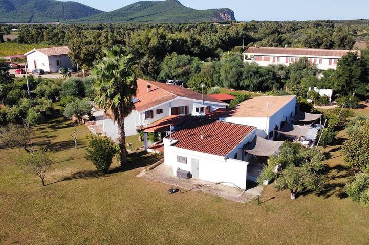 Haus, Nur 2 Minuten Vom Meer Entfernt, Mitten In Der Natur, Mit Pool Und Whirlpool in Guardia Grande, Alghero