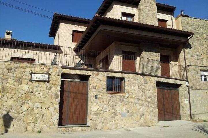 Casa rural para 18 personas, con jardín y terraza en El Real de San Vicente