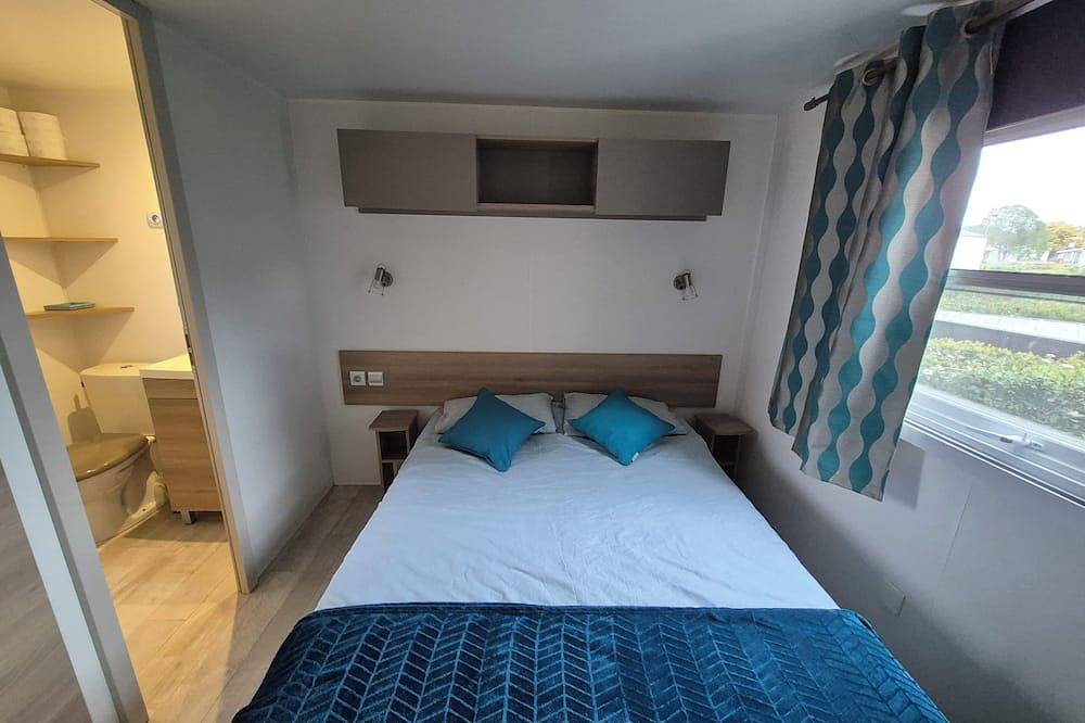 Comfortable mobile home for 6 to 8 people with covered terrace at Lac des Rêves in Lattes, Côte d'Améthyste