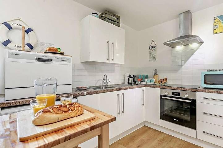 Holiday rental for 4 people, with garden and hot tub, with pets in Holywell Bay