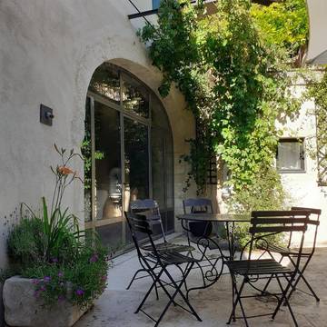 Gîte pour 4 personnes, avec terrasse et vue, animaux acceptés à Grignan