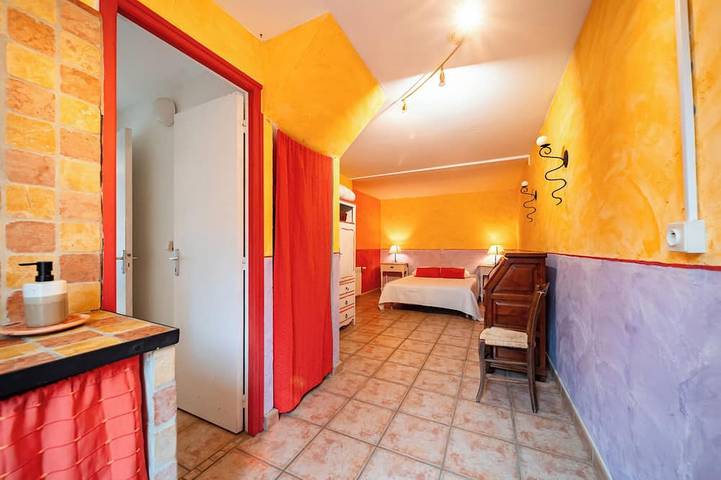 Gîte pour 4 personnes, avec Jacuzzi et Terrasse ainsi que Jardin et Piscine à Bédoin - 2