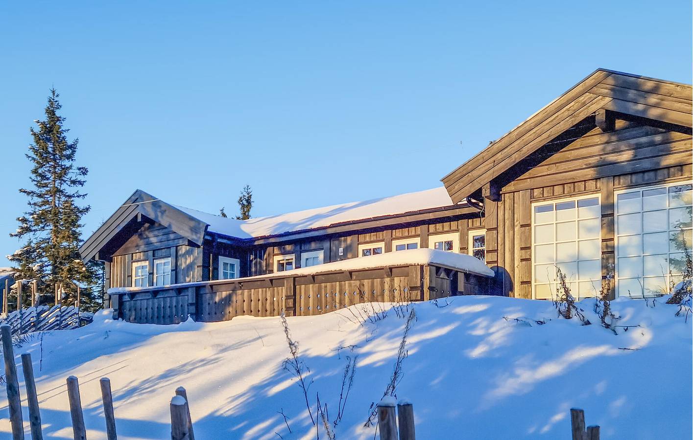 Holiday home for 12 people with terrace in Ringsaker