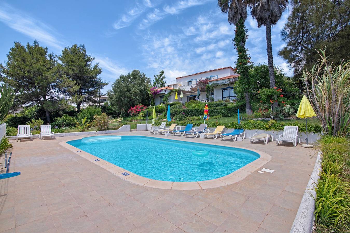 Villa 'La Ribeyre' con vista mare, piscina privata e Wi-Fi in Boliqueime, Distretto di Faro