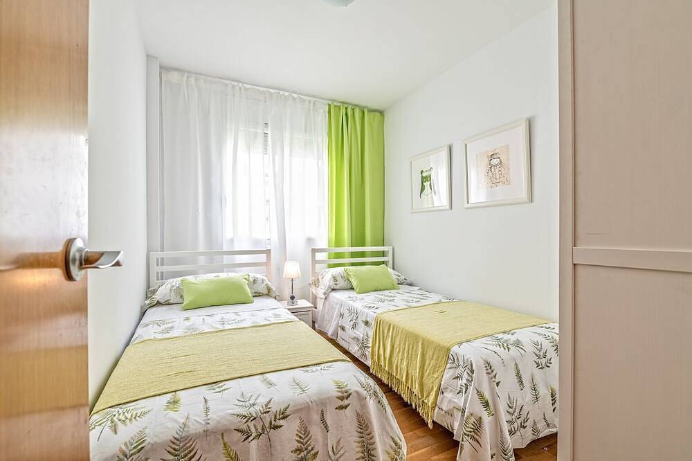 Entire apartment, Apartamento lujo& piscina junto Barcelona Centro in Ripollet, Barcelona Inland