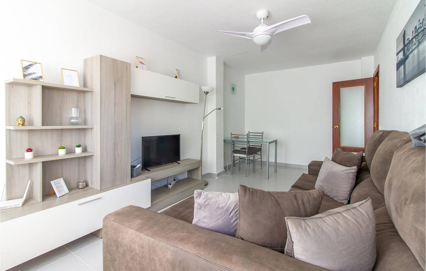 Entire holiday apartment, Beachside Getaway with WIFI, Parking, and a Waterpark! in San Pedro del Pinatar, Costa Cálida