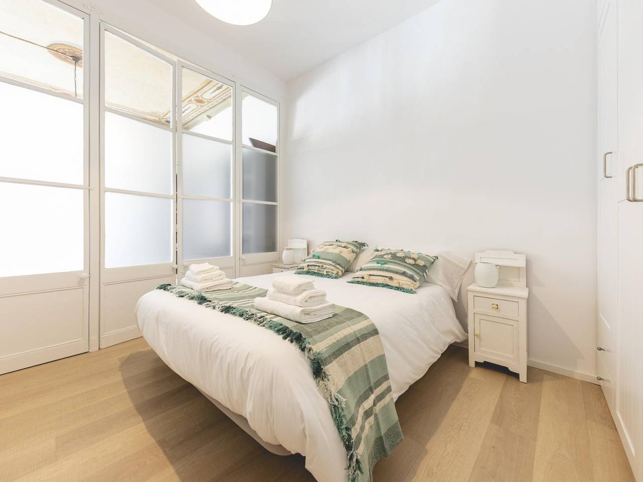Entire vacation apartment, Unique and spacious Apartment on Placa del Vi in Girona, Gironès