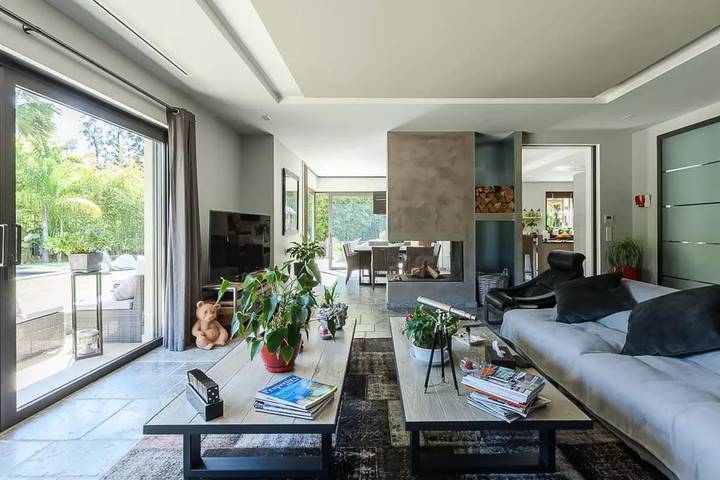 Villa pour 8 personnes, avec piscine ainsi que balcon et jardin dans les Alpes maritimes - 4