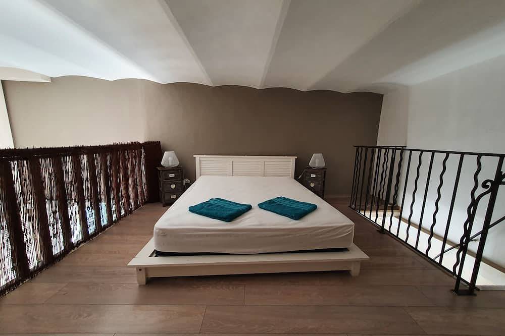 Ganze Wohnung, Großes Studio im Dorfhaus nahe dem Meer in Monticello, Calvi und Umgebung