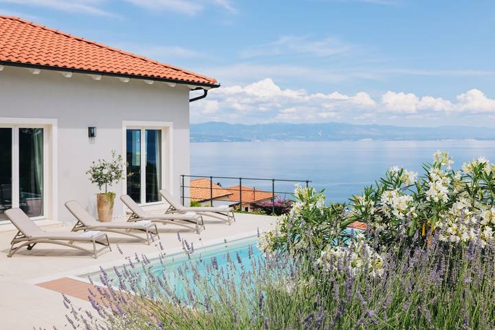 Villa für 8 Personen, mit Garten und Meerblick sowie Pool und Terrasse in Lovran