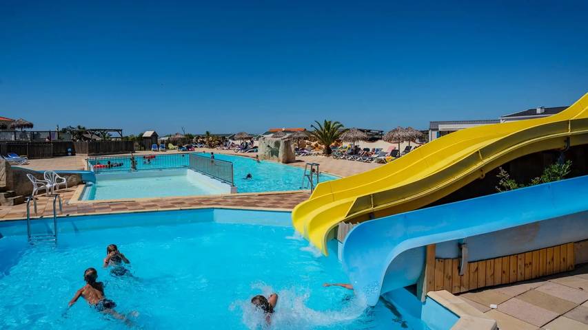 Camping pour 6 personnes, avec piscine et terrasse aux Les Sables-d'Olonne - 4