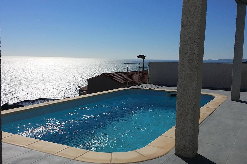 Villa panoramic sea view swimming pool terraces in La Côte Vermeille, Cerbère