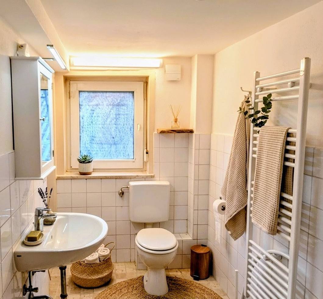 Ganze Ferienwohnung, Monteurzimmer Kassel Monteurwohnung Ferienwohnung Banane 1- 6 Personen Parkplatz & Küche Modern in Wolfsanger-Hasenhecke, Kassel