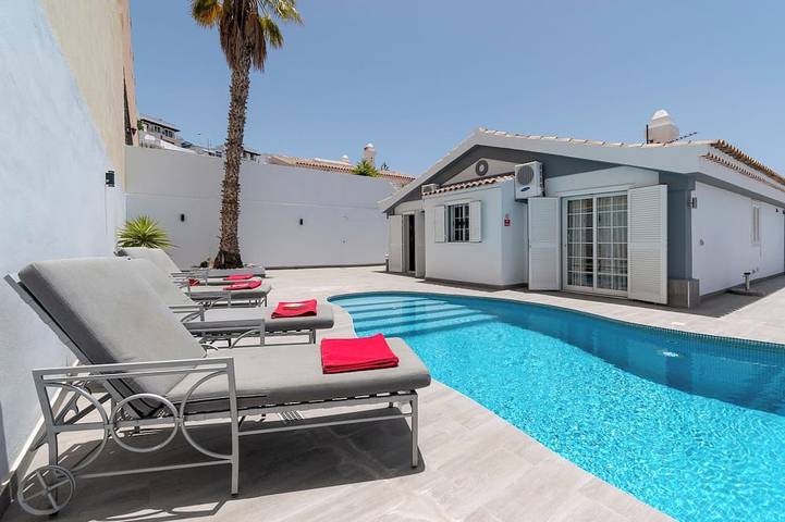 Villa für 17 Personen, mit Balkon und Whirlpool in Adeje