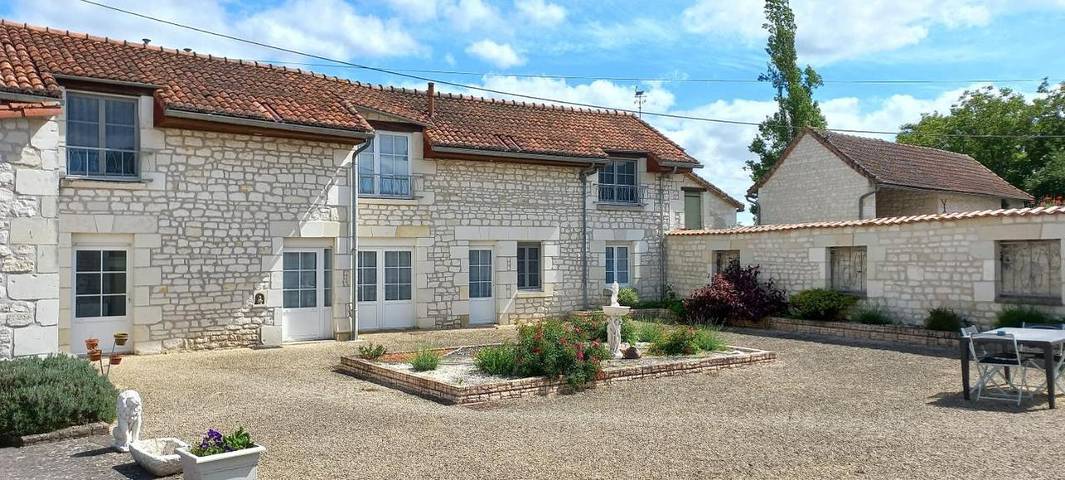 Location de vacances pour 5 personnes, avec piscine et jardin à Pouant - 4