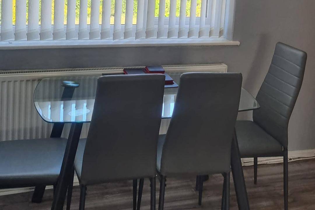 Doncaster-House-Sleeps8-Parking-Garden in South Yorkshire