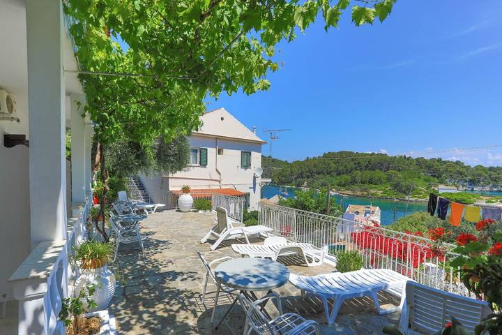 Apartment for 2 people, with terrace and view in Paxos