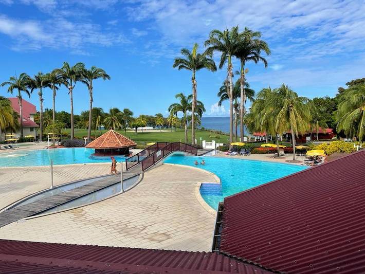 Appart’hôtel pour 4 personnes, avec jacuzzi ainsi que piscine et jardin, adapté aux familles