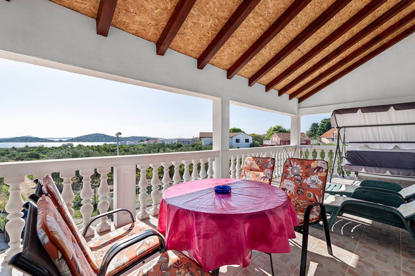 Cijeli apartman, Apartment Lara - two bedroom apartment in nudistička plaža Plitka Punta, Tribunj