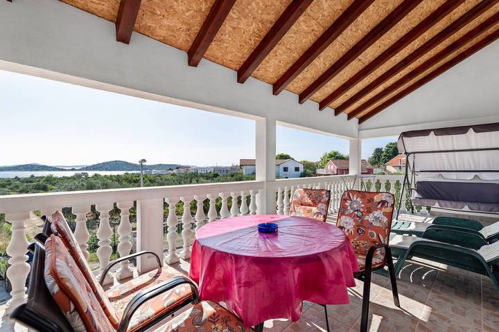 Apartament wakacyjny dla 4 osób, z ogród w Tribunj