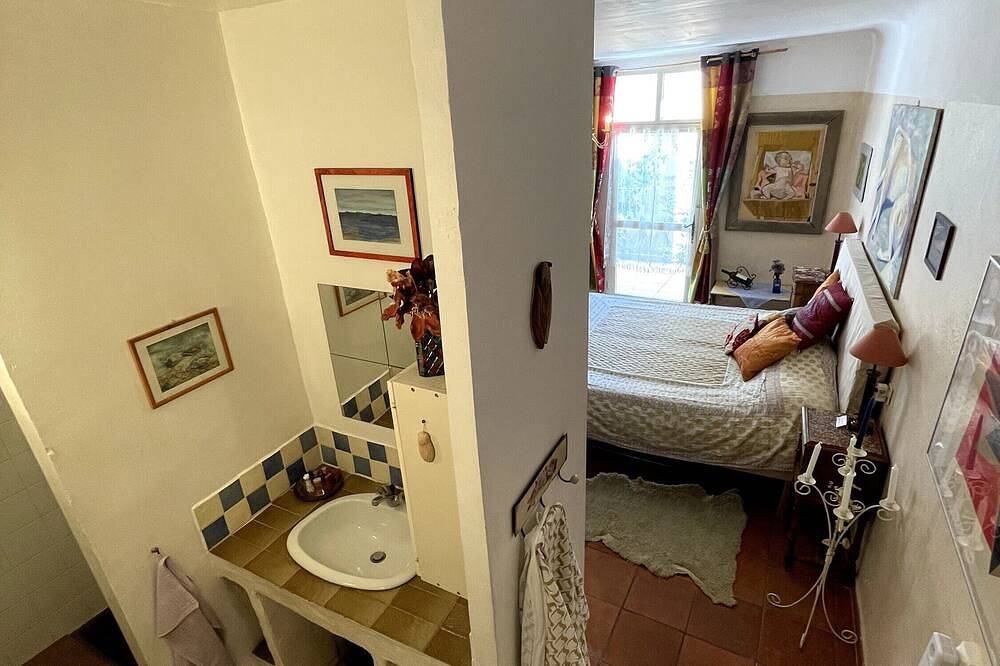 Entire apartment, Room 'House Of Arts' with Balcony and Wi-Fi in Rians, Brignoles region