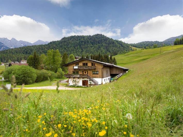 Ferienwohnung für 7 Personen, mit Balkon und Garten sowie Ausblick in Steinberg am Rofan