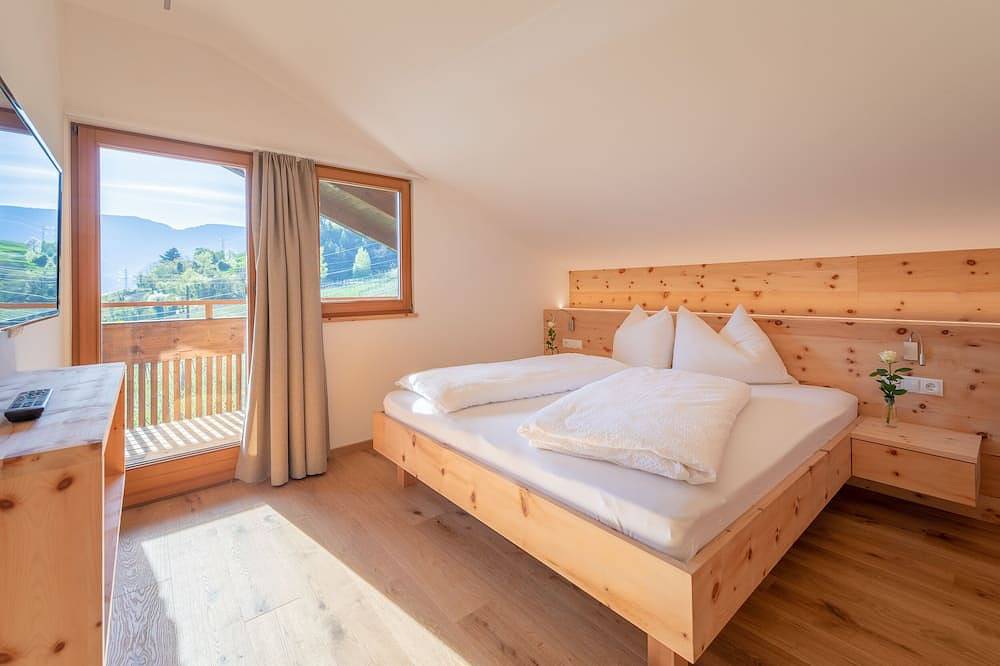 Ganze Wohnung, Moosbichlerhof Apartment 70 m2 mit 2 Schlafzimmern, Terrasse, Pool, Meran Card in Marling, Ortleralpen