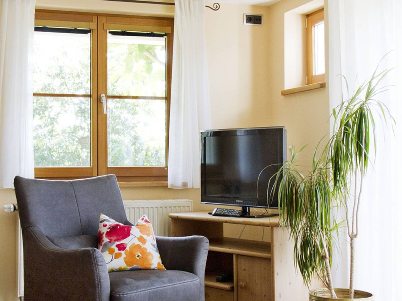 Ganze Wohnung, Ferienwohnung 'Stapelfeldt' mit Privatterrasse, Gemeinschaftsgarten und Wi-Fi in Wasserburg (Bodensee), Bayerisch Schwaben