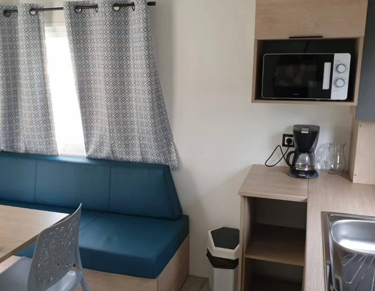 Zecamping 4* piscine chauffée mobil-home Tv Bbq 24m2 in Secondigny, Deux-Sèvres